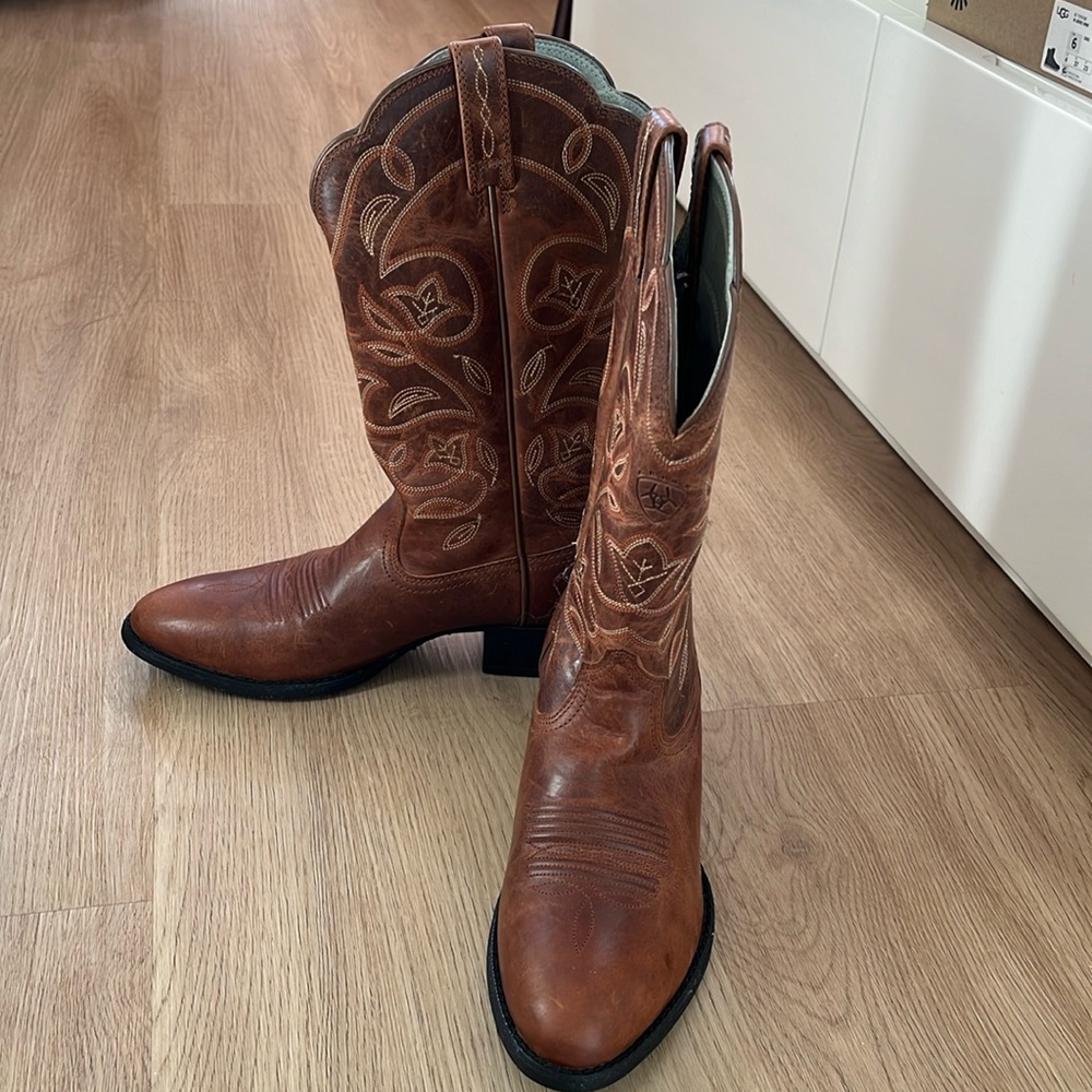 Women's Ariat Heritage Western Cowboy R Toe Boot Style10001015 (15702) Size 6.5B